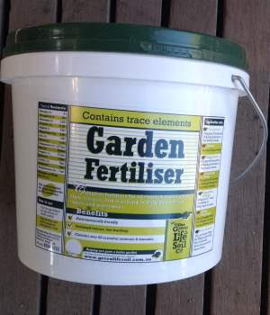 garden fertiliser tub